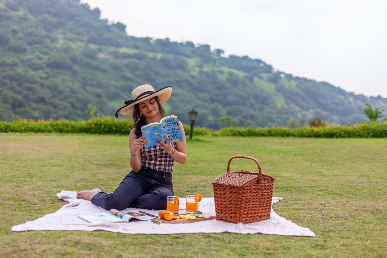 Stayvista'S Shivom Villa 12 - A Serene Escape With Views Of The Valley And Lake Lonavala Exterior foto