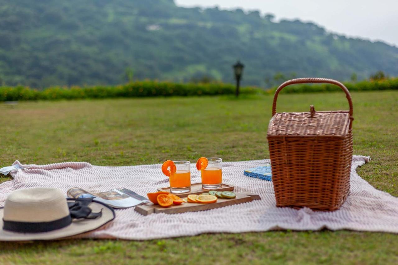 Stayvista'S Shivom Villa 12 - A Serene Escape With Views Of The Valley And Lake Lonavala Exterior foto